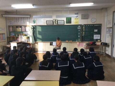 絵本の読み聞かせ