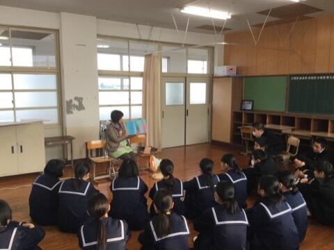 絵本の読み聞かせ