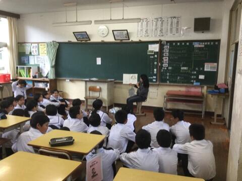 絵本の読み聞かせ