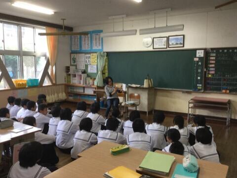 絵本の読み聞かせ