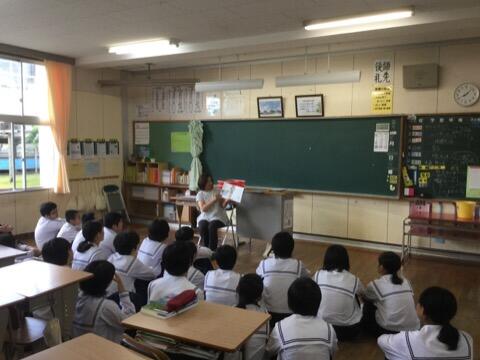 絵本の読み聞かせ