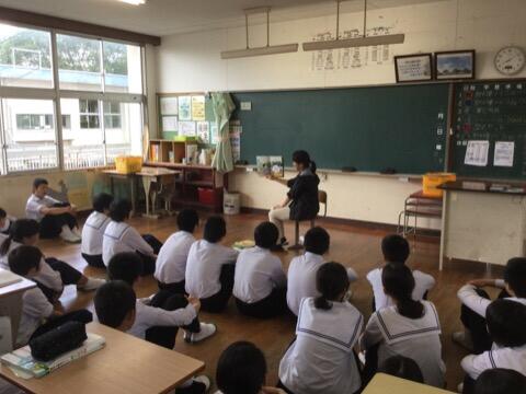 絵本の読み聞かせ