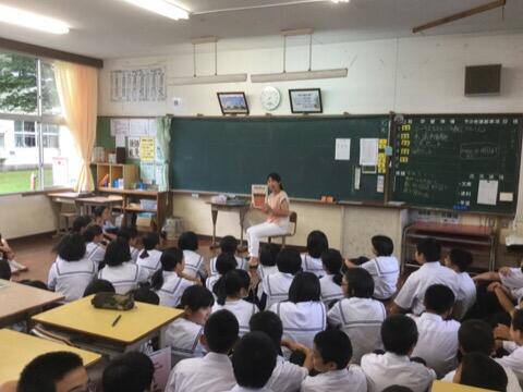 絵本の読み聞かせ