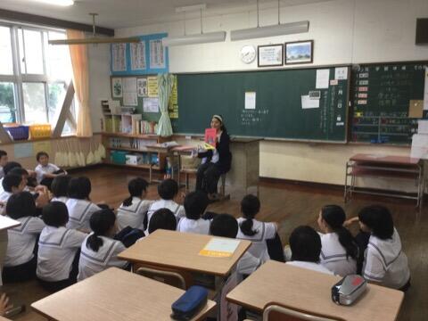 絵本の読み聞かせ