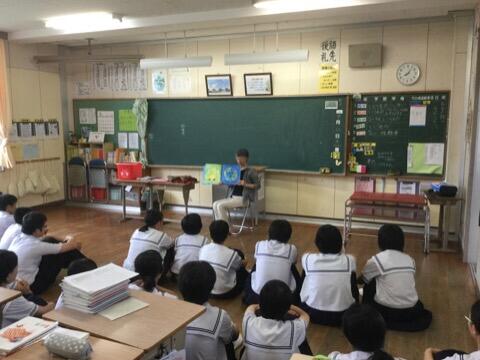 絵本の読み聞かせ