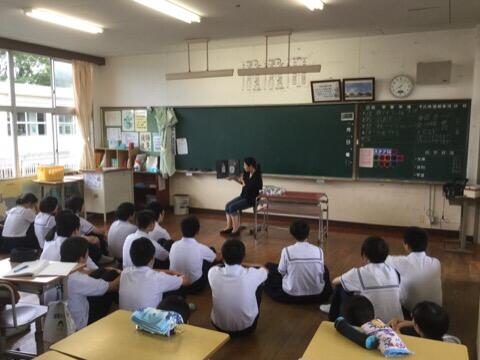 絵本の読み聞かせ