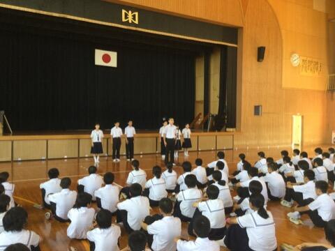 全校集会