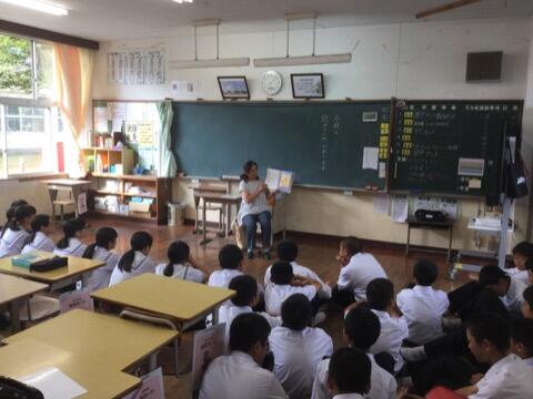 絵本の読み聞かせ