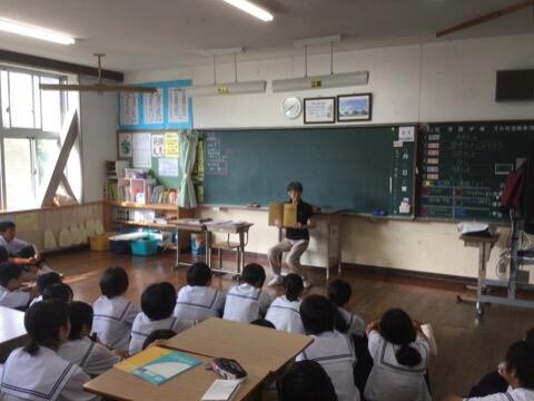 絵本の読み聞かせ