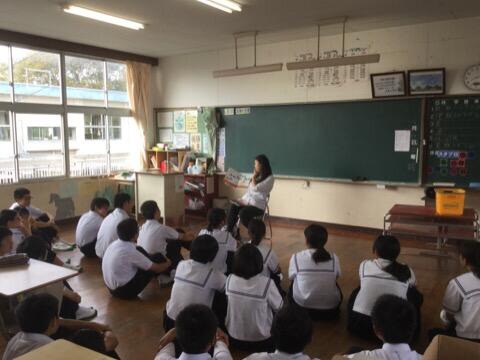 絵本の読み聞かせ