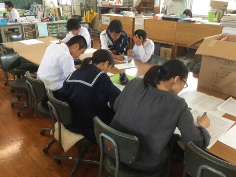 昼休みの職員室