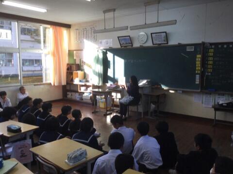 絵本の読み聞かせ