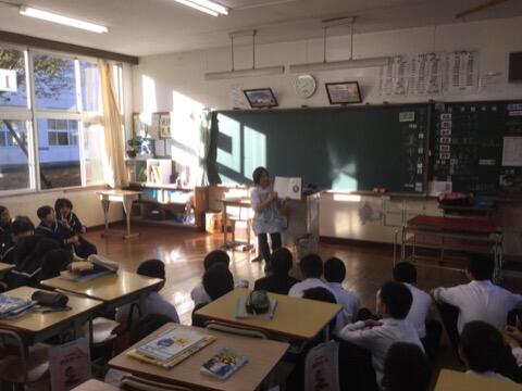 絵本の読み聞かせ