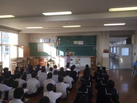 絵本の読み聞かせ