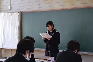 自分の意見を述べています。