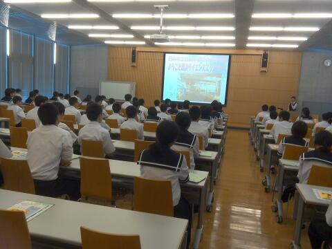 説明を受けています。