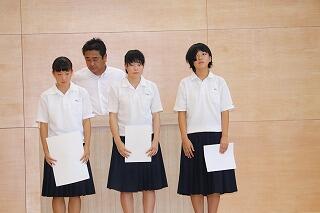 陸上にバドミントン