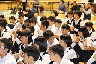 みんなも手話で歌います