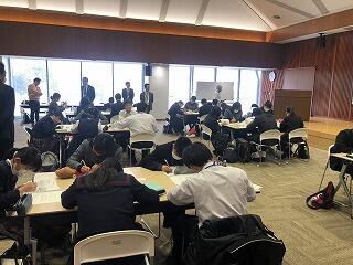 一生懸命考えています