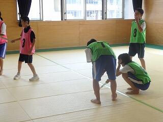 ボールの行方を追っています