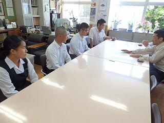 説明を受けています