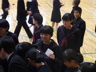 後ろから・・・