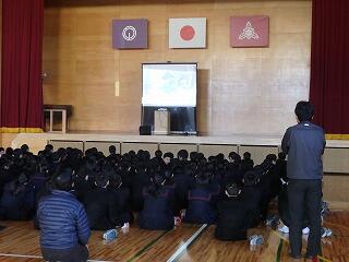 映像を見ています・・・