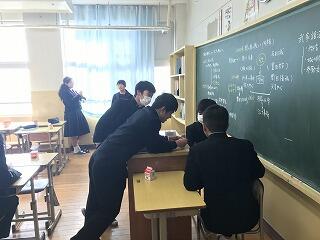 休み時間勉強中！！