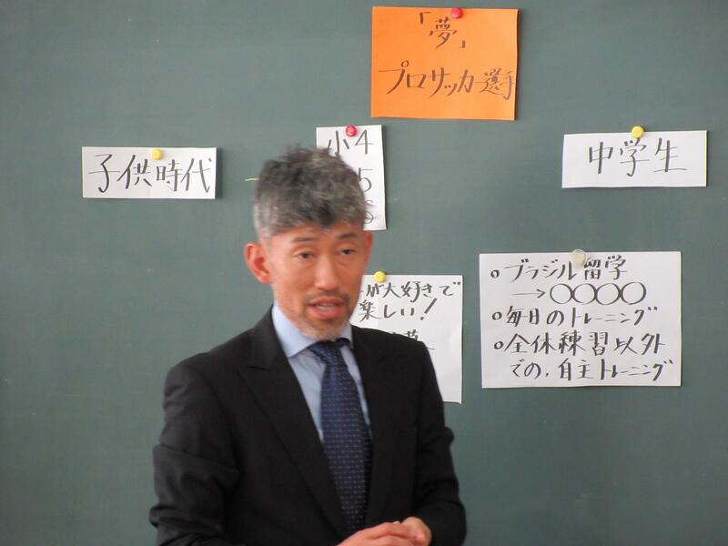 １２月１０日（火）６校時　２年４組の様子