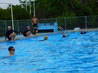 水中かけっこをする５・６年生