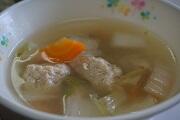 手ごね肉団子スープ