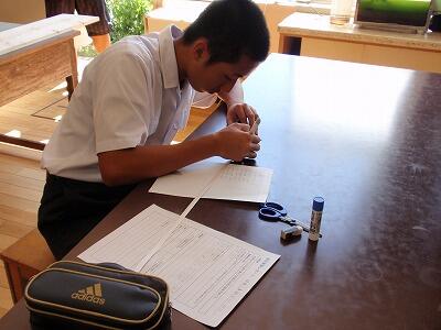 実験結果を検証しています。