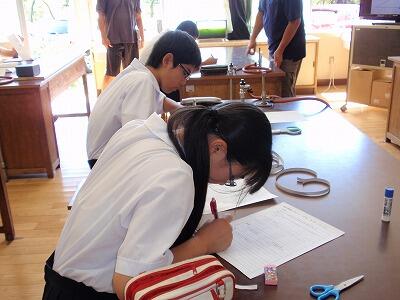 実験結果から考察しています。