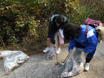 ゴミを拾っています！