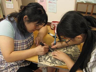 版画を掘っています。