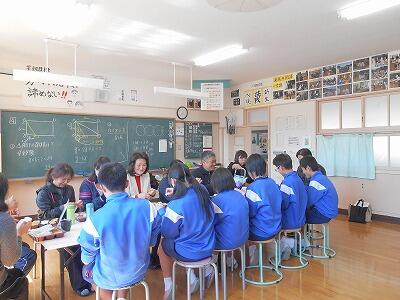 みんなでお弁当を食べました。