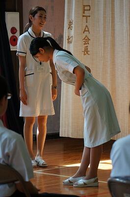 美しいお辞儀です。