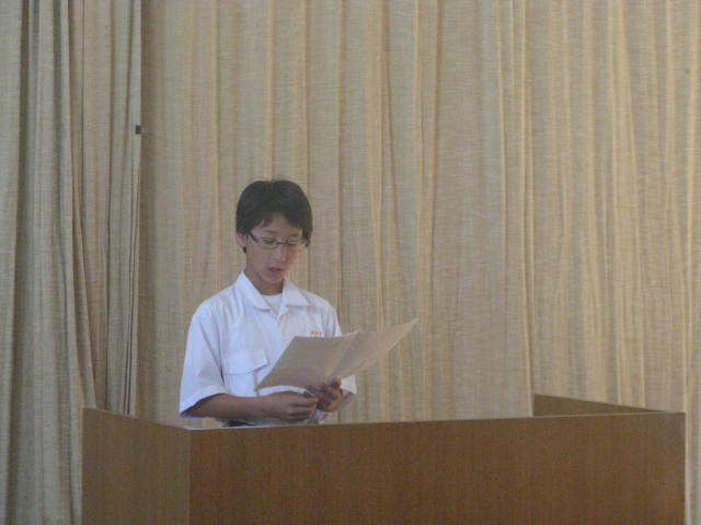 １年生が発表しています。