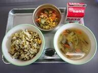 高菜チャーハン　　肉団子スープ　　カリフラワーのサラダ