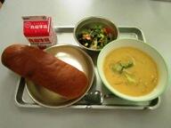 レーズンパン キャロットシチュー 海草サラダ レーズンパン キャロットシチュー 海草サラダ