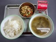 ごはん 千切り大根の炒め物 のりのみそ汁 ごはん 千切り大根の炒め物 のりのみそ汁