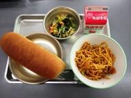 減量コッペパン　　スパゲティミートソース　　海草サラダ