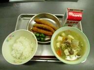 ごはん　　ししゃもフライ　　ゆできゅうり　　豚汁