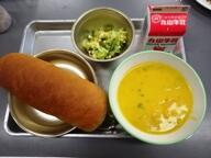 コッペパン　　パンプキンシチュー　　チーズサラダ