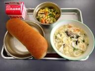 減量コッペパン　　親子うどん　　れんこんサラダ