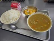 ごはん　夏野菜カレー　杏仁フルーツ