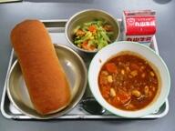 コッペパン チリコンカン フレンチサラダ コッペパン チリコンカン フレンチサラダ