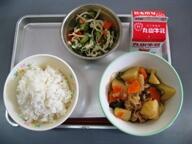 麦ごはん 肉じゃが きゅうりとわかめの酢の物 麦ごはん 肉じゃが きゅうりとわかめの酢の物