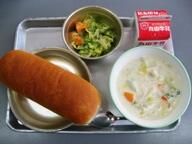 コッペパン 白菜のクリーム煮 アーモンドサラダ コッペパン 白菜のクリーム煮 アーモンドサラダ