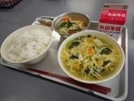 麦ごはん 鶏飯(けいはん) 一食つぼ漬け 干し大根の酢の物 麦ごはん 鶏飯(けいはん) 一食つぼ漬け 干し大根の酢の物